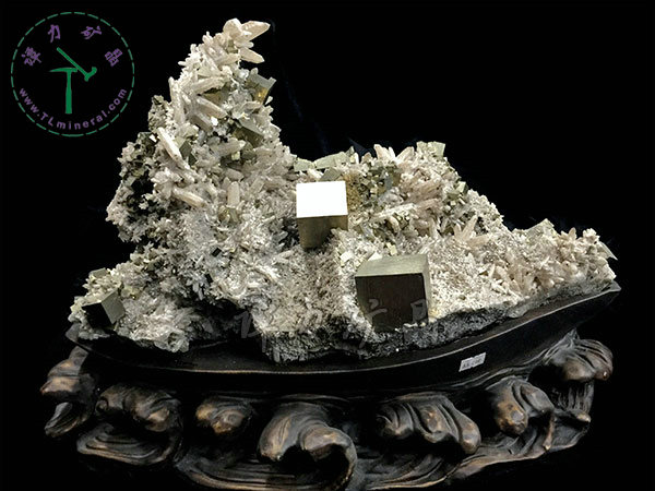 黄铁矿+水晶（日本律双晶），43x34x22cm-湖北大冶