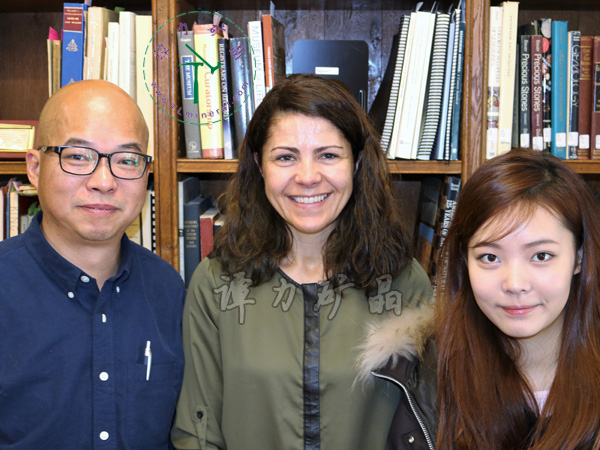 哈佛大学矿物博物馆馆长（中）Raquel-Alonso-Perez拉奎尔·阿隆索·佩雷斯，谭力（左），谭格格（右）