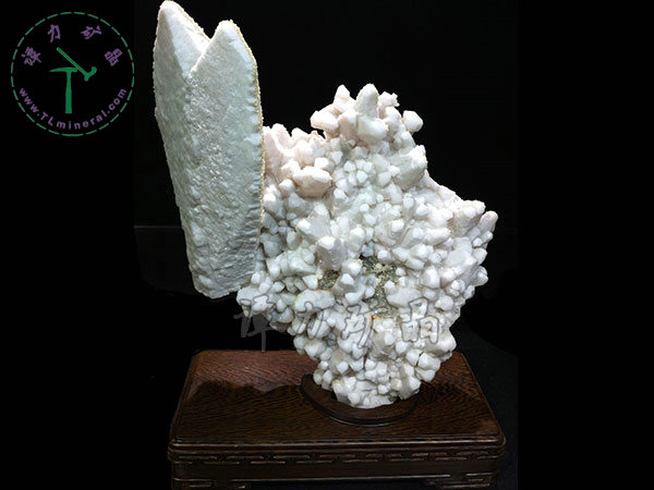 基尼斯之最-燕尾双晶方解石45x35x15cm----福建
